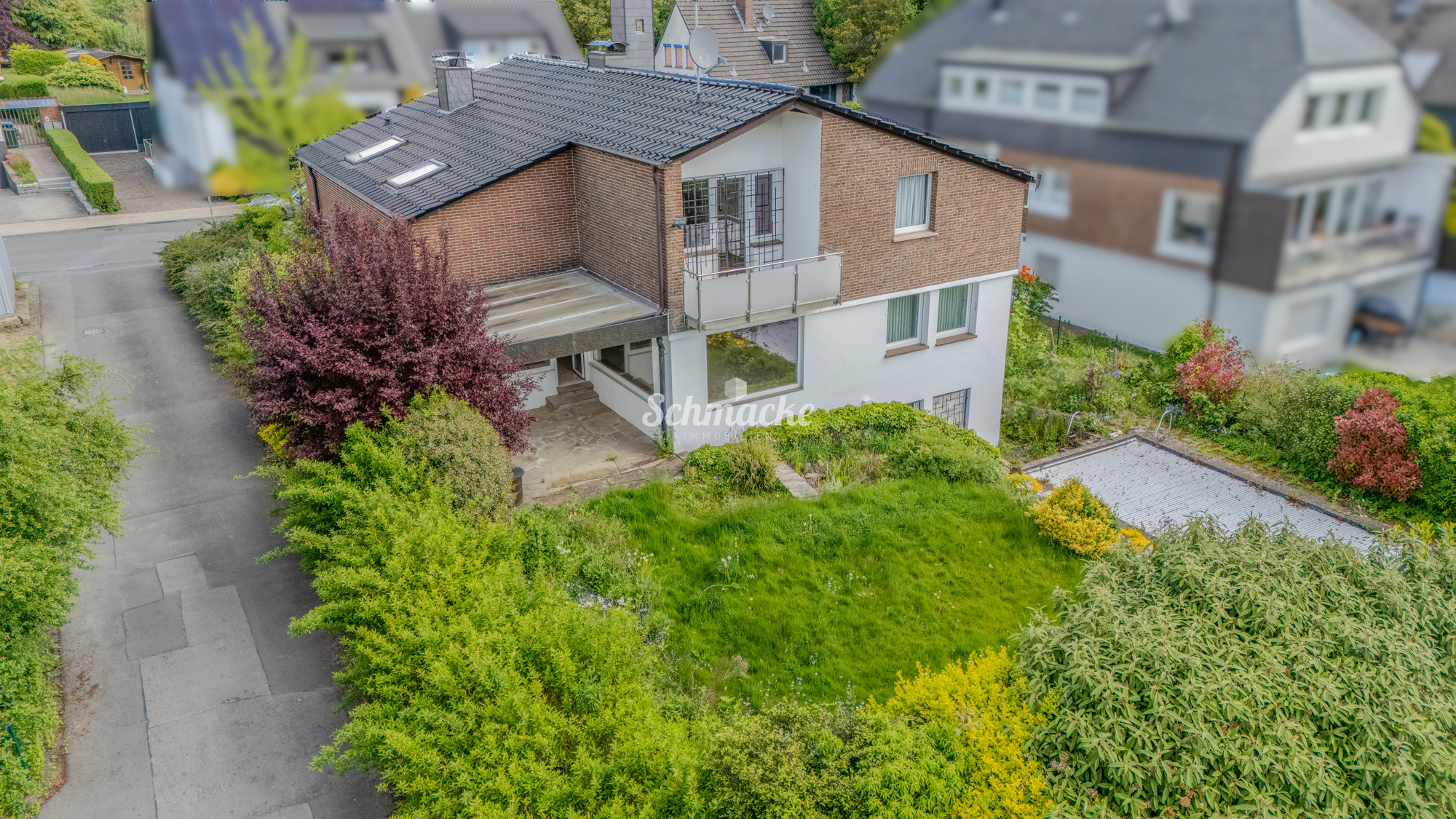 Charmantes Zweifamilienhaus mit Einliegerwohnung, Pool und neuem Dach in Hagen-Emst, 58095 Hagen, Zweifamilienhaus