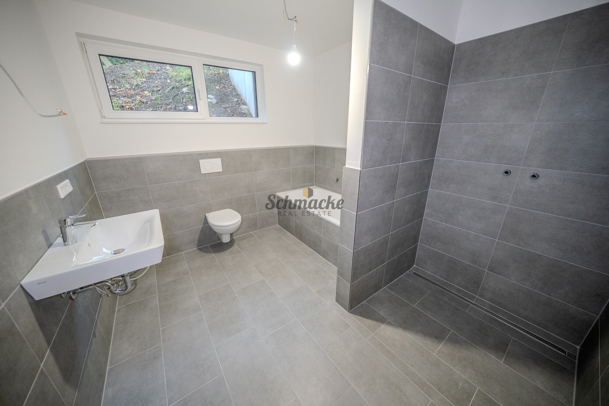 Erstbezug: Barrierefreie Wohnung, Garage im Haus, Citynah mit Loggia und Terrasse oder Rasenstück, 58644 Iserlohn, Etagenwohnung